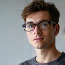 Profilbild eines jungen Mannes mit Brille